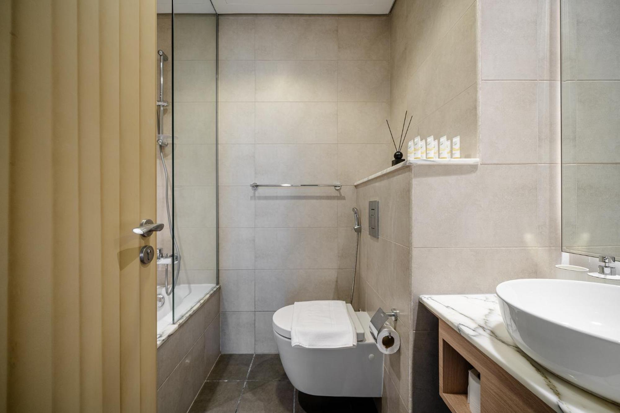 Urbanstays - Paramount Midtown * Dubai