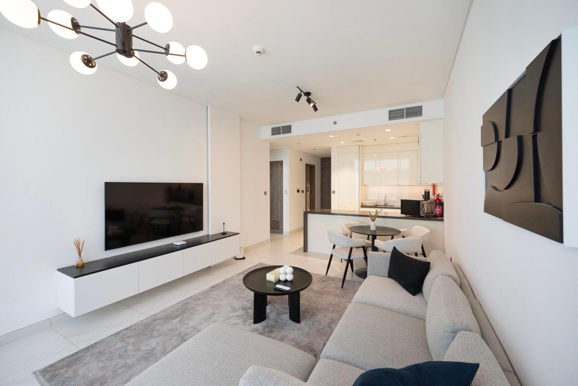 Modern 1br With Waterfront View Apartment