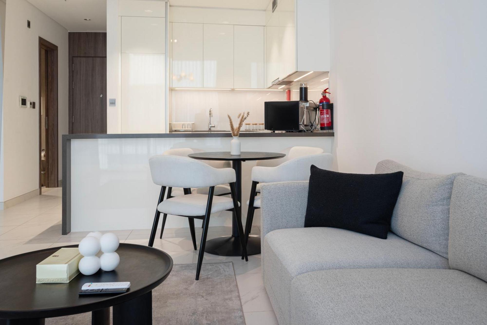 Modern 1br With Waterfront View Apartment *