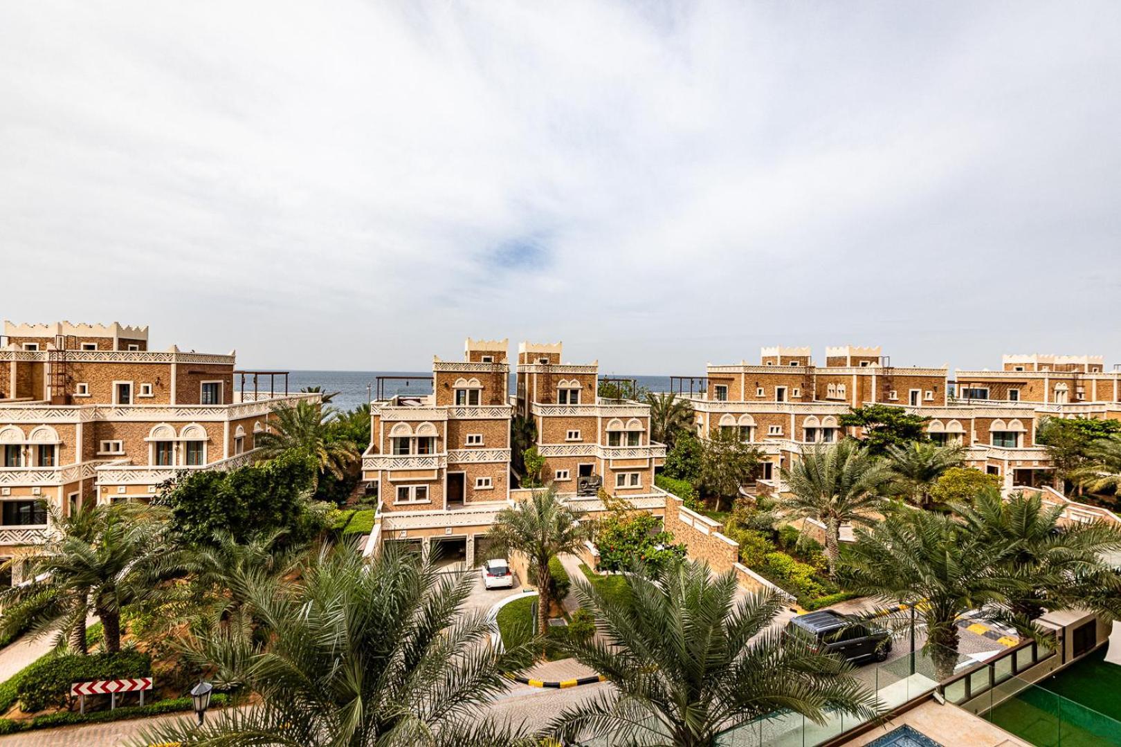 Balqis I Renovated 3bdr With 1 Maid I Palm Jumeirah * Dubai