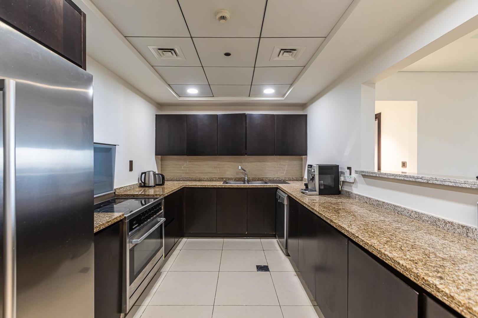 Apartment Balqis I Renovated 3bdr With 1 Maid I Palm Jumeirah