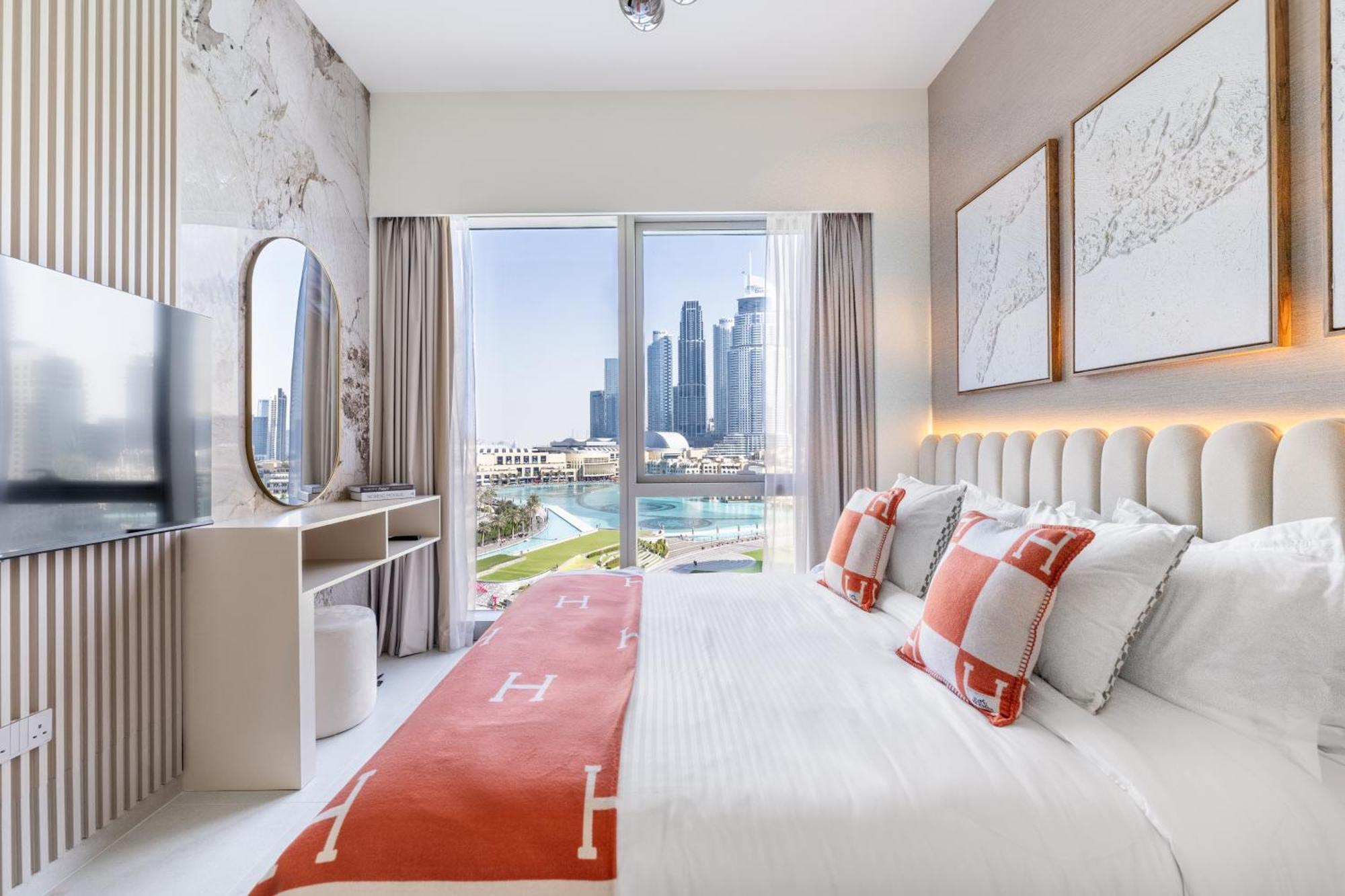 Hermes-style 2br, Full Burj Khalifa View - Infinity Pool - Full Fountain View Apartment Dubai