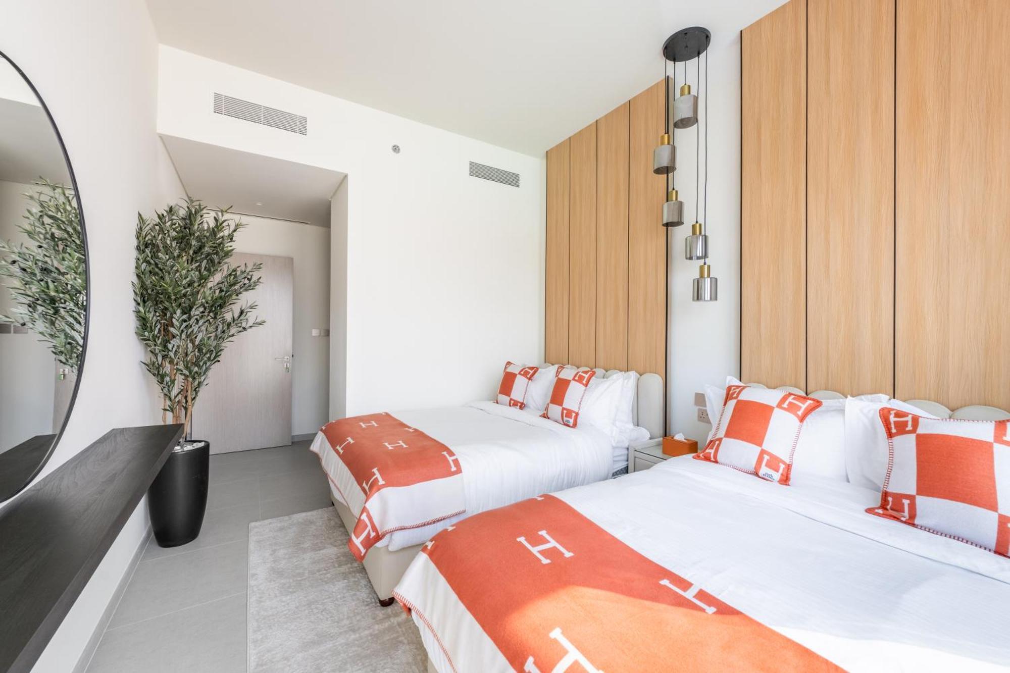 Hermes-style 2br, Full Burj Khalifa View - Infinity Pool - Full Fountain View * Dubai