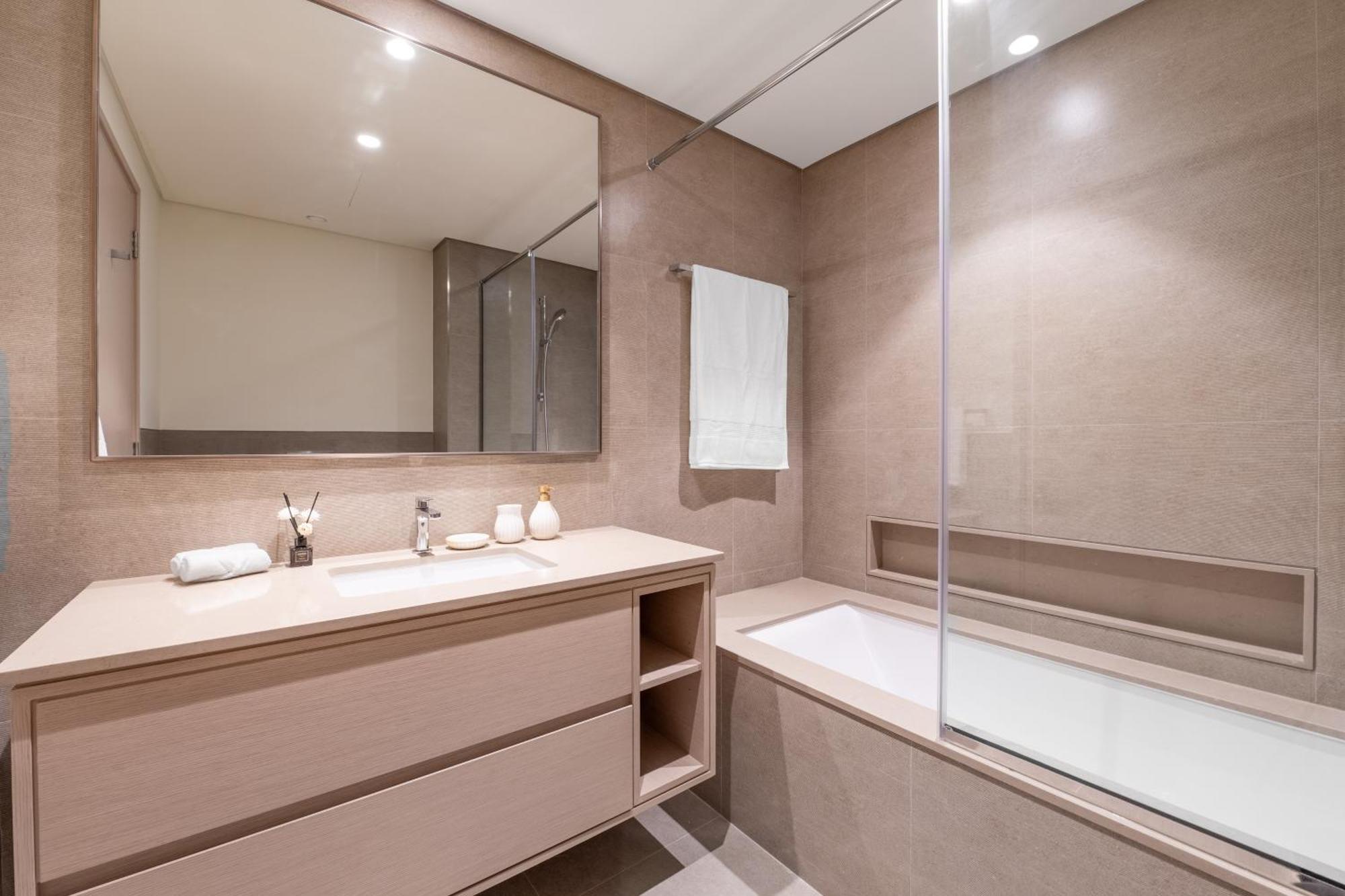Apartment Hermes-style 2br, Full Burj Khalifa View - Infinity Pool - Full Fountain View