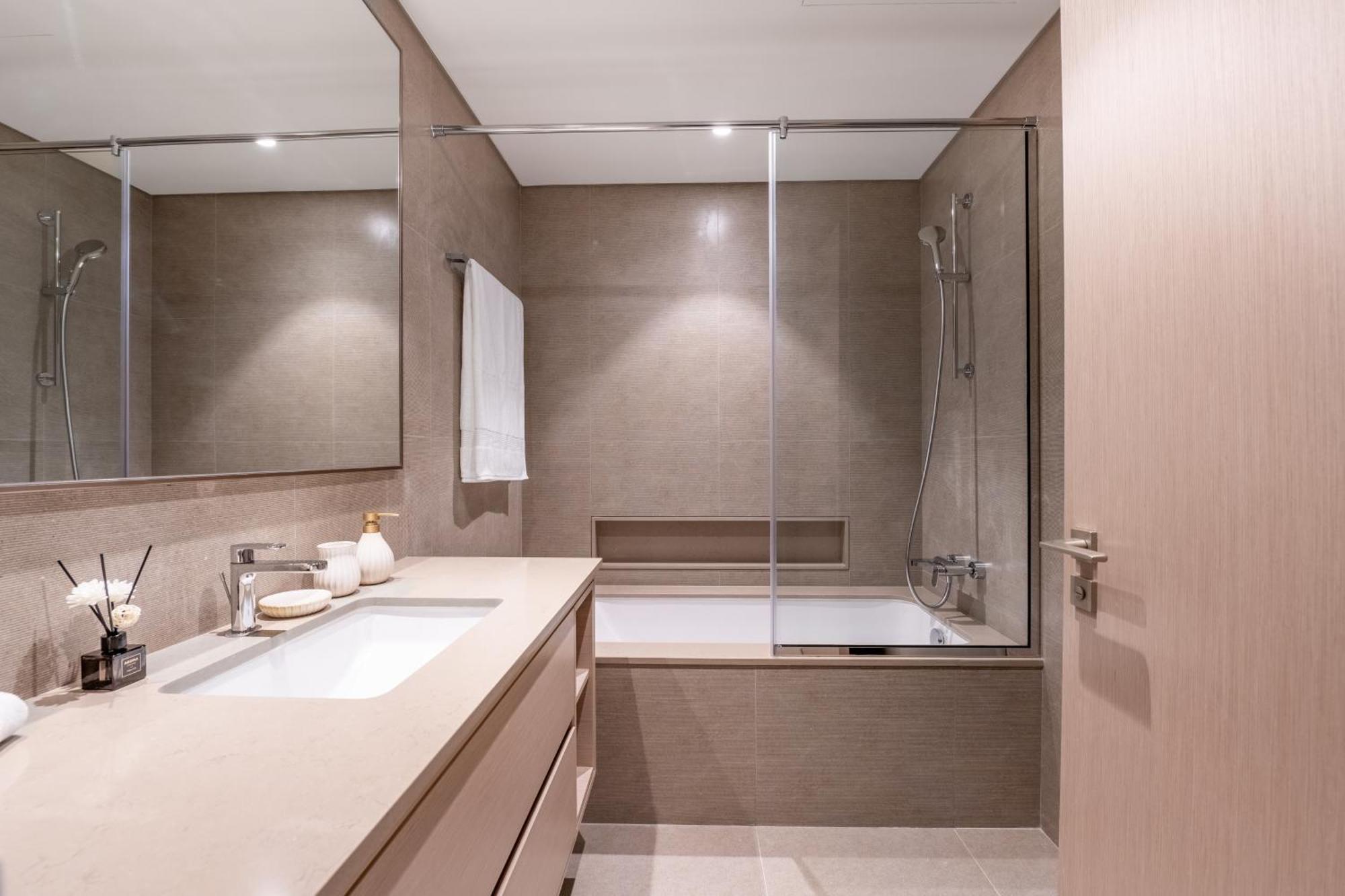 Apartment Hermes-style 2br, Full Burj Khalifa View - Infinity Pool - Full Fountain View *