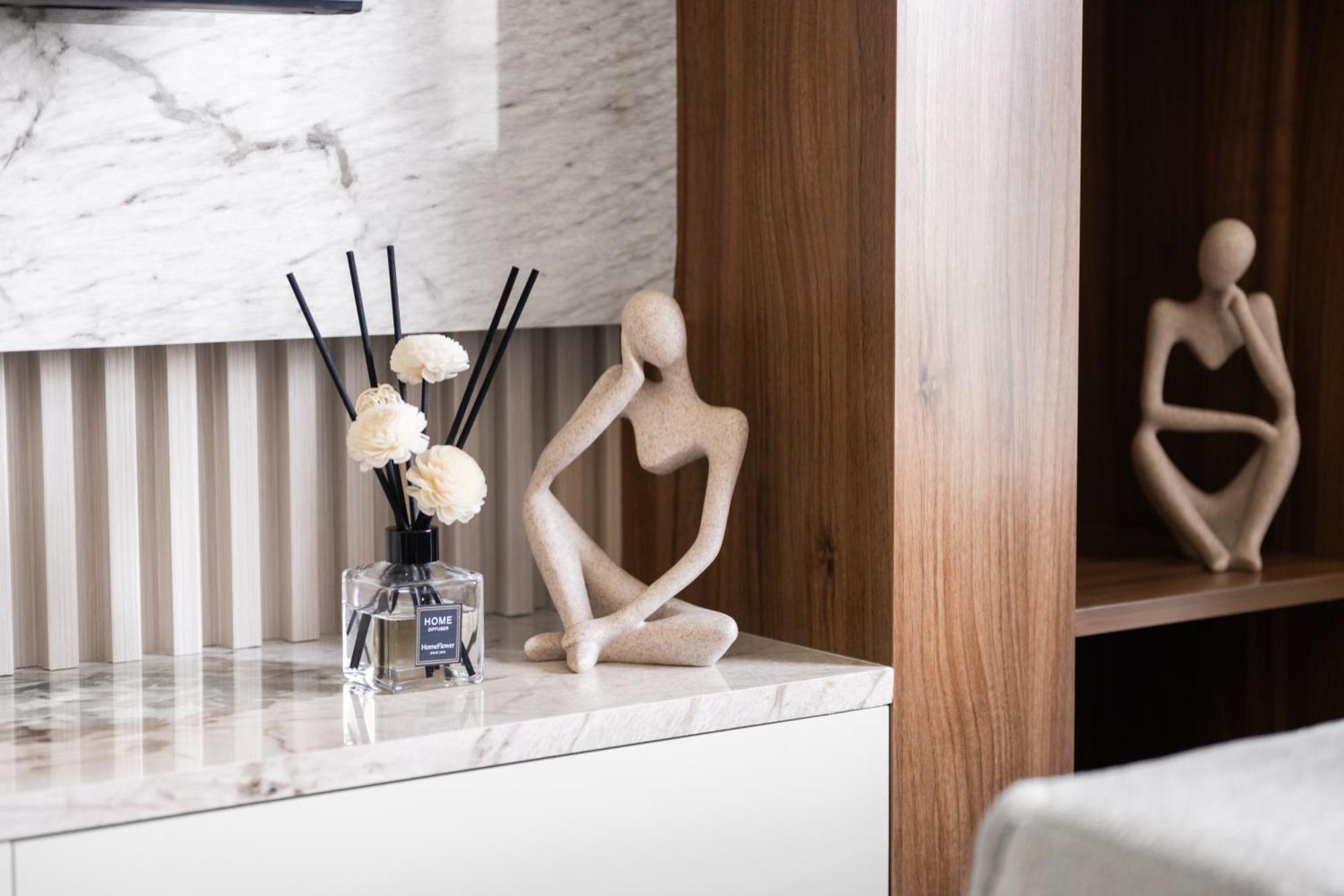 Hermes-style 2br, Full Burj Khalifa View - Infinity Pool - Full Fountain View Apartment Dubai