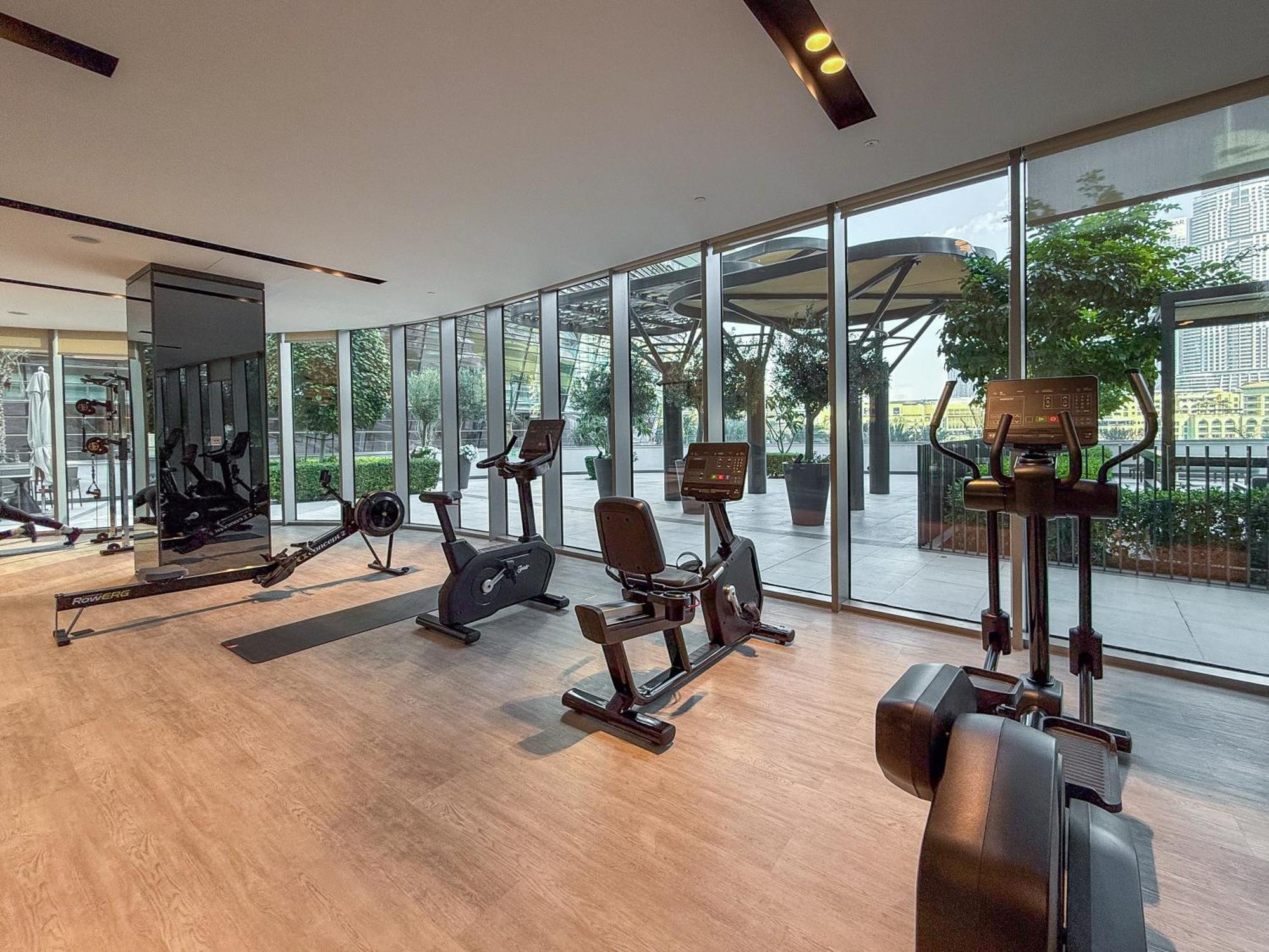 Hermes-style 2br, Full Burj Khalifa View - Infinity Pool - Full Fountain View Apartment Dubai
