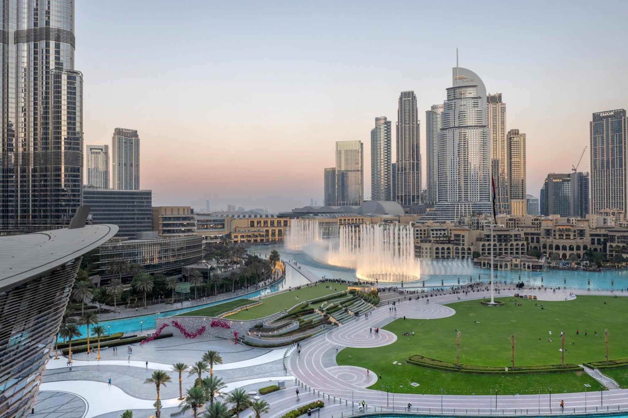 Hermes-style 2br, Full Burj Khalifa View - Infinity Pool - Full Fountain View Apartment *