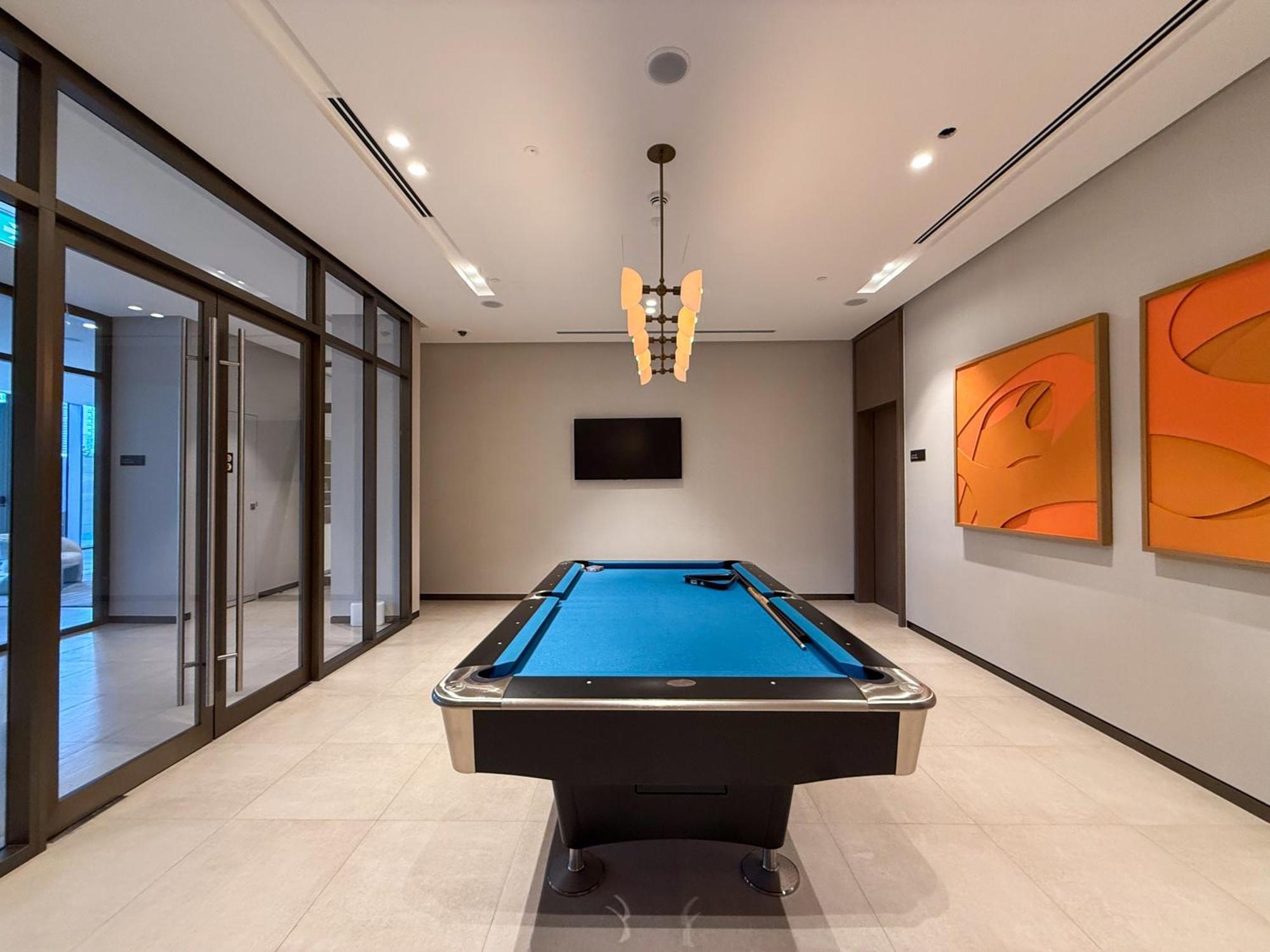Hermes-style 2br, Full Burj Khalifa View - Infinity Pool - Full Fountain View Dubai