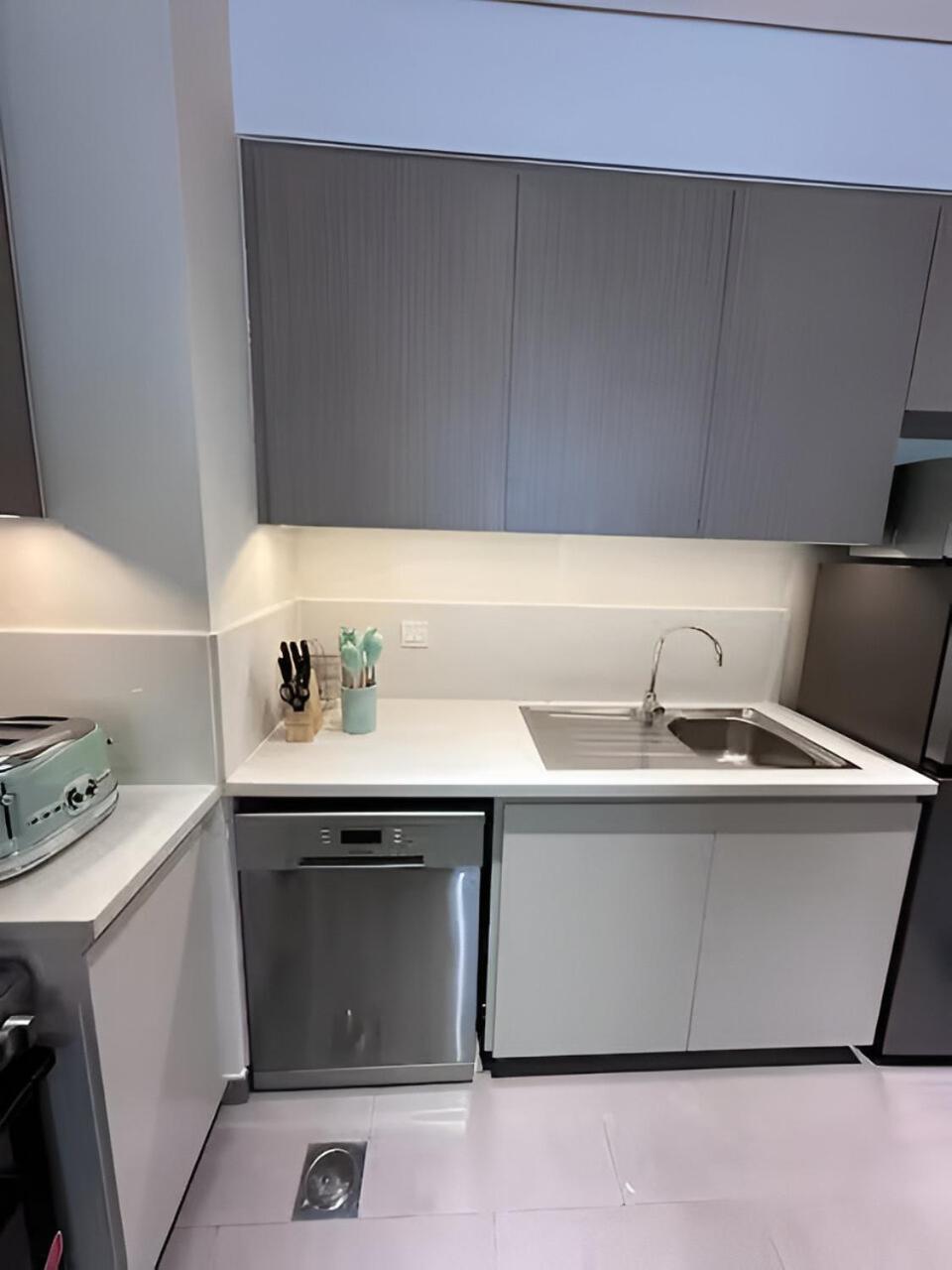 Brand New 1bhk In The Heart Of Hills Apartment *
