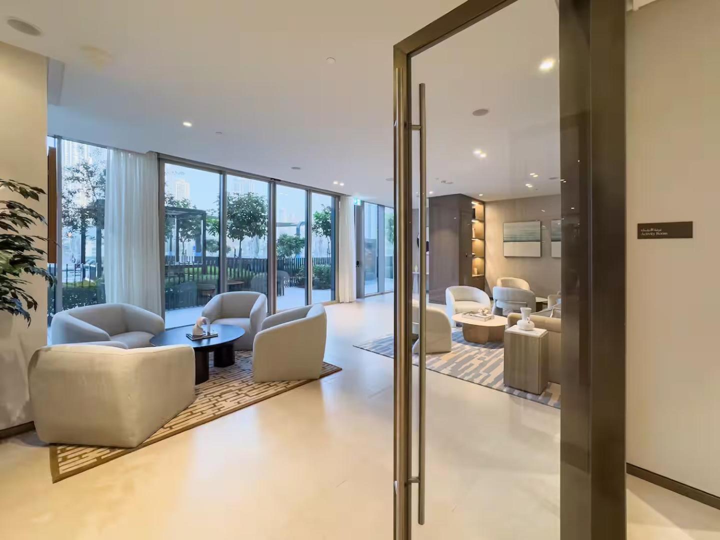 Stunning 1br Burj View From Infinity Pool Apartment