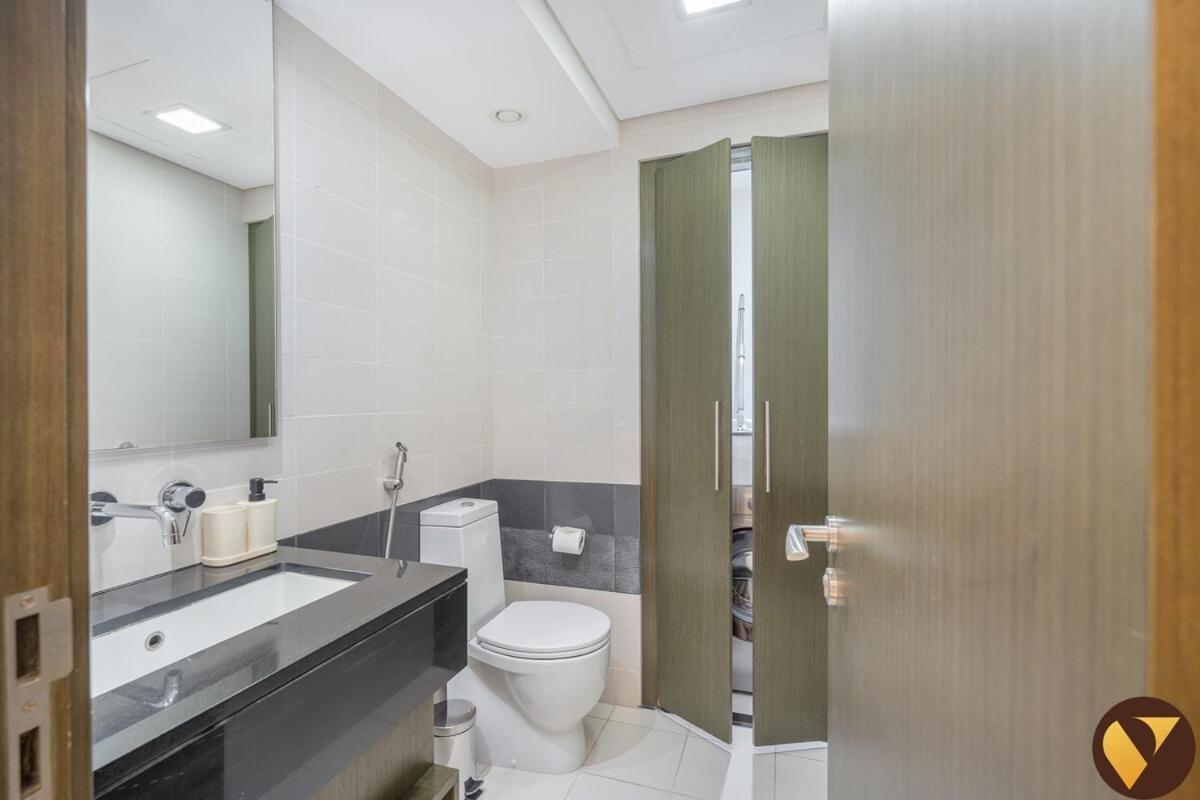 Vogue The Lofts By Emaar - Stunning Burj Khalifa View From The Living Room, Prime Location On Sheikh Mohammed Bin Rashid Blvd, Downtown Apartment *