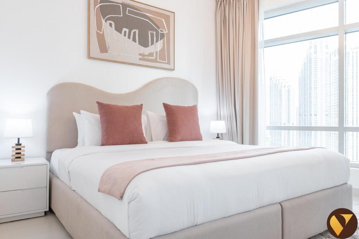 Vogue The Lofts By Emaar - Stunning Burj Khalifa View From The Living Room, Prime Location On Sheikh Mohammed Bin Rashid Blvd, Downtown Apartment *