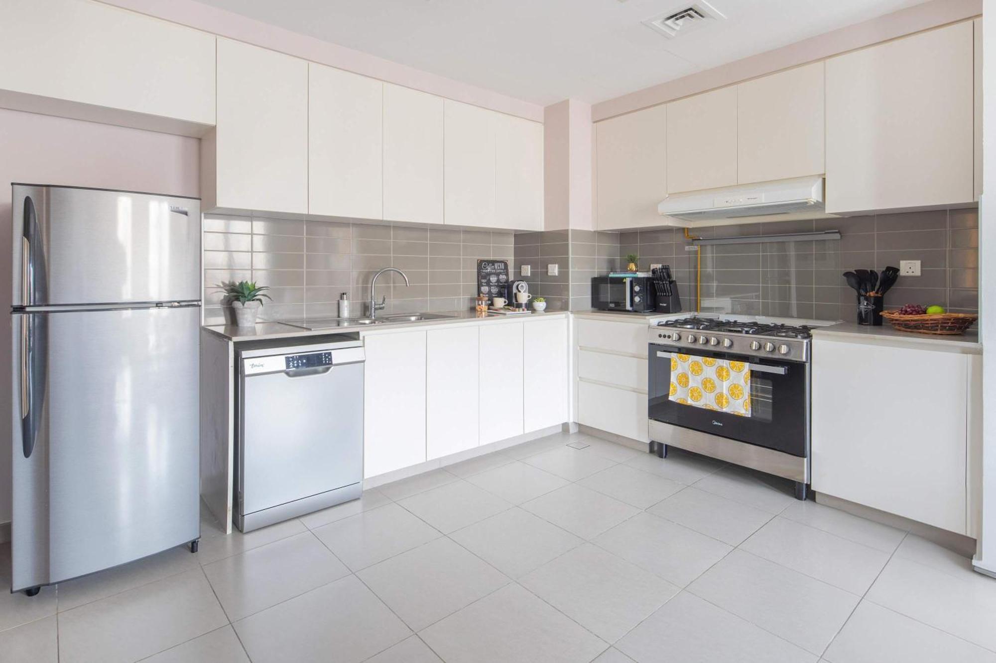 Frank Porter - Hayat Boulevard 2b Apartment Dubai