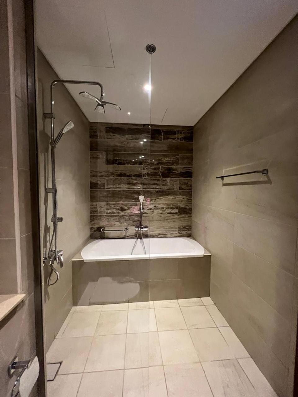 Apartment Luxurious By The In The Palm Jumeirah Dubai