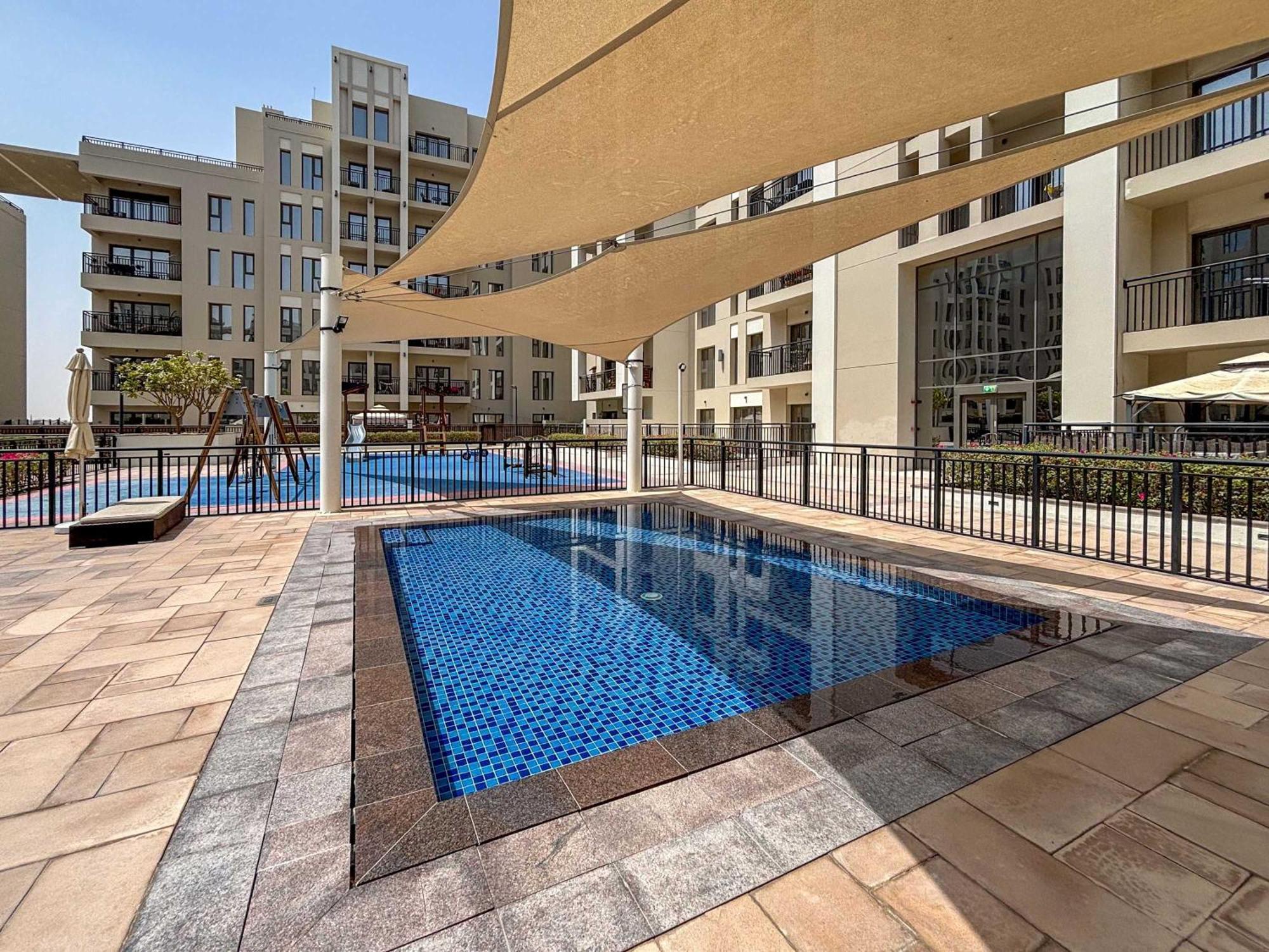 Frank Porter - Hayat Boulevard 2b * Dubai