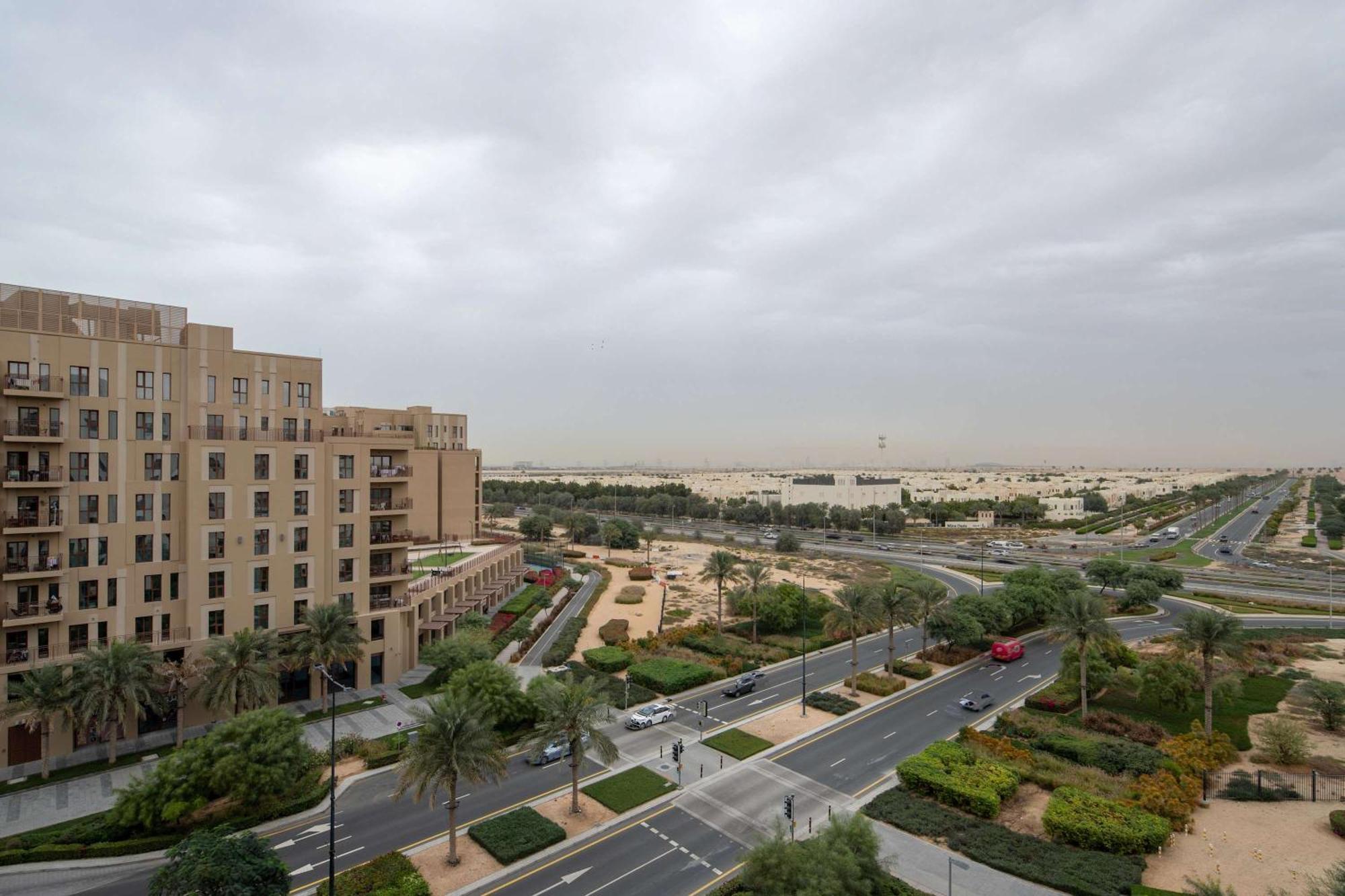 Frank Porter - Hayat Boulevard 2b Apartment Dubai