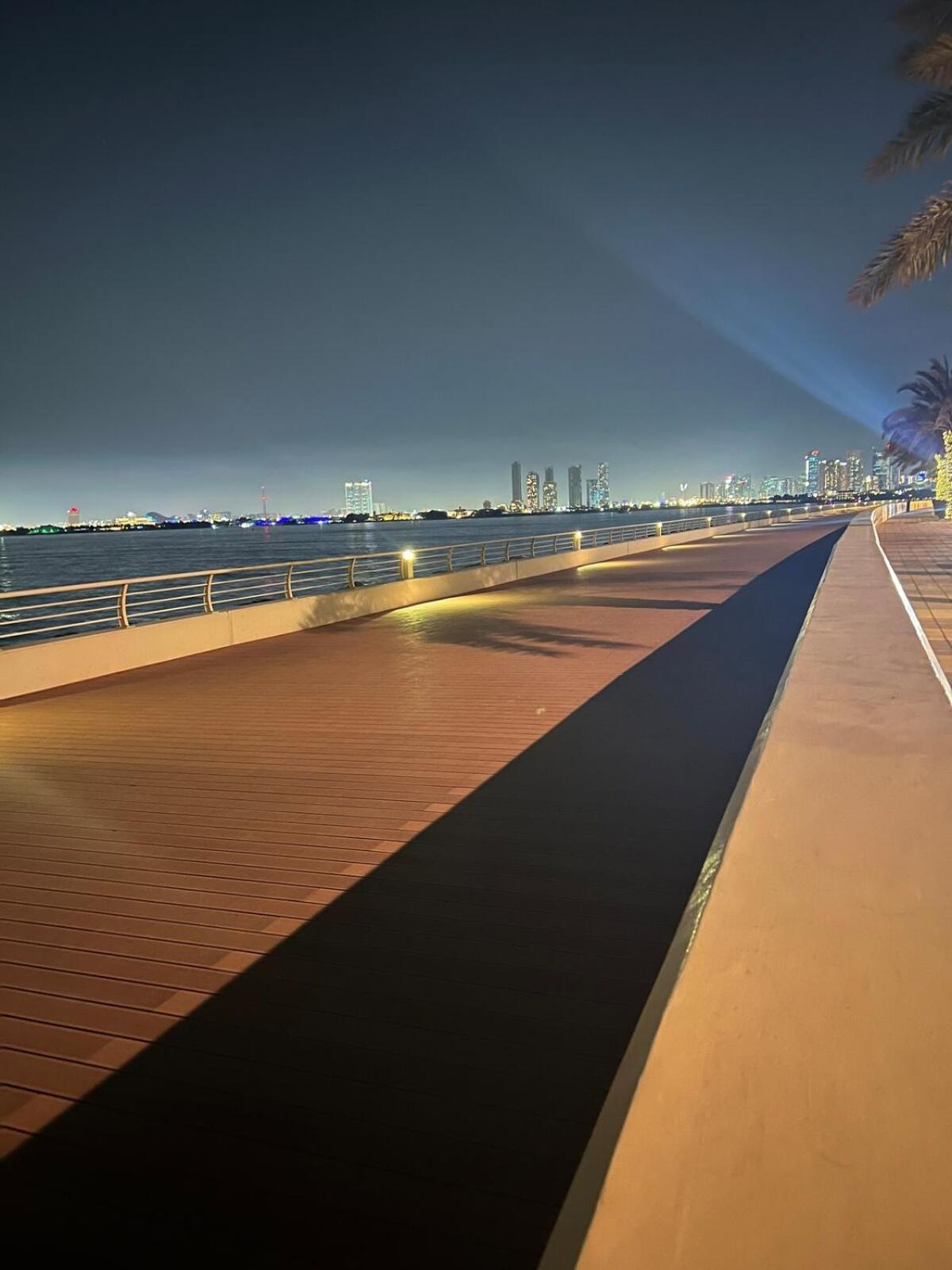 Luxurious By The In The Palm Jumeirah Apartment *