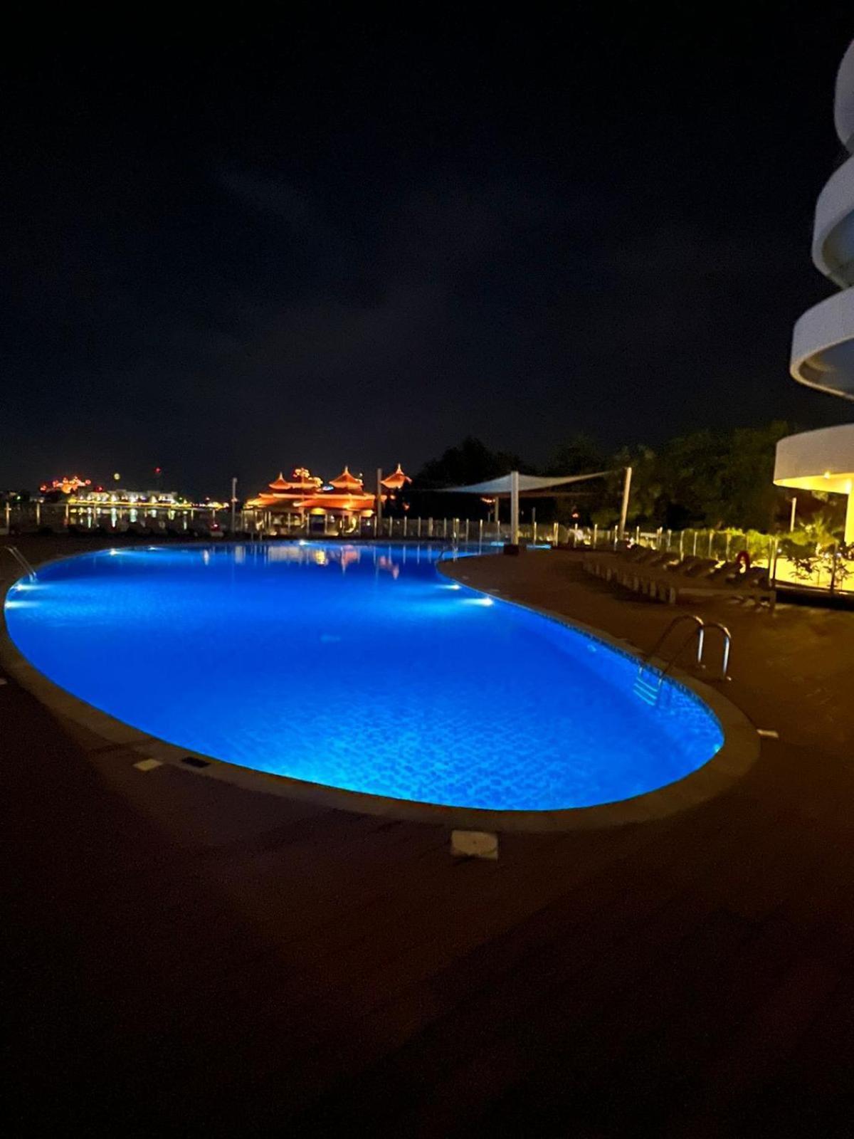 Apartment Luxurious By The In The Palm Jumeirah *
