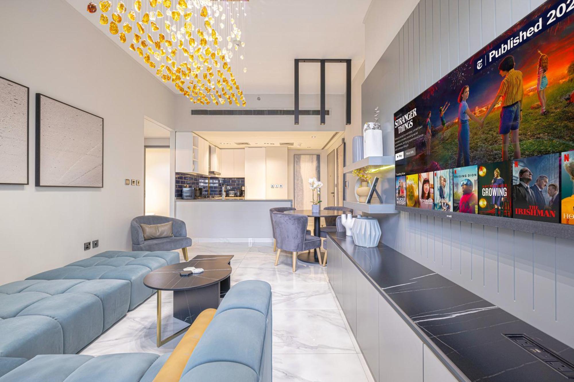 Upscale 2br In Lively Building Apartment