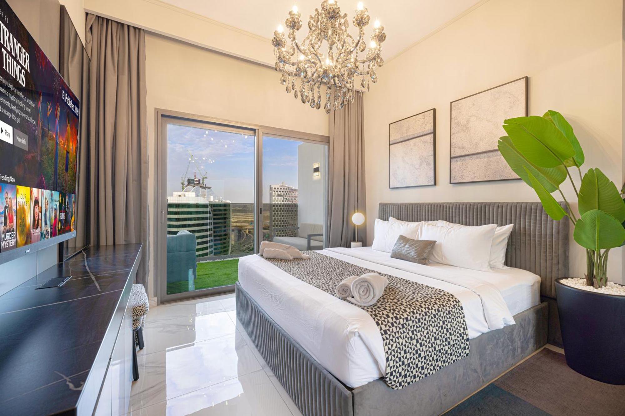 Upscale 2br In Lively Building Dubai