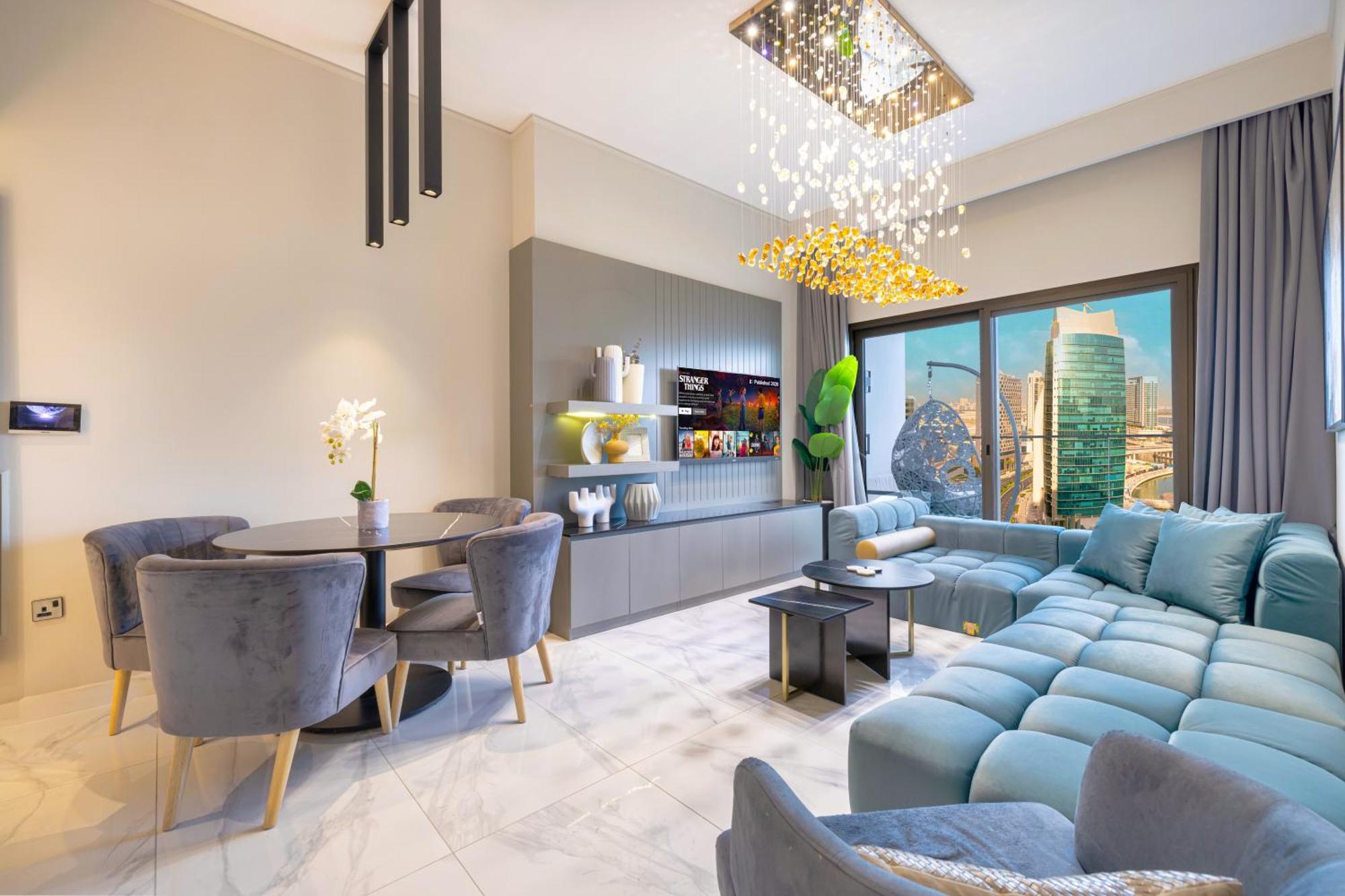 Apartment Upscale 2br In Lively Building Dubai