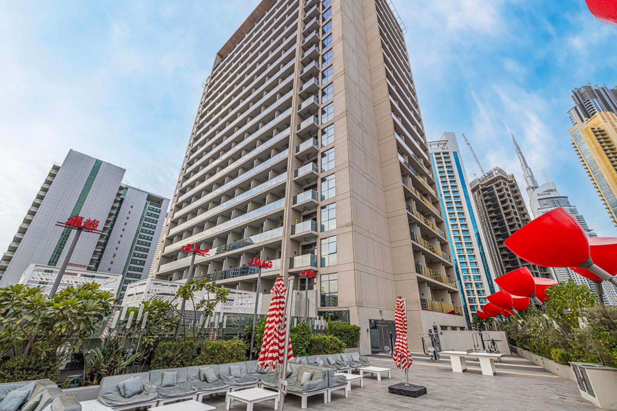 Upscale 2br In Lively Building * Dubai