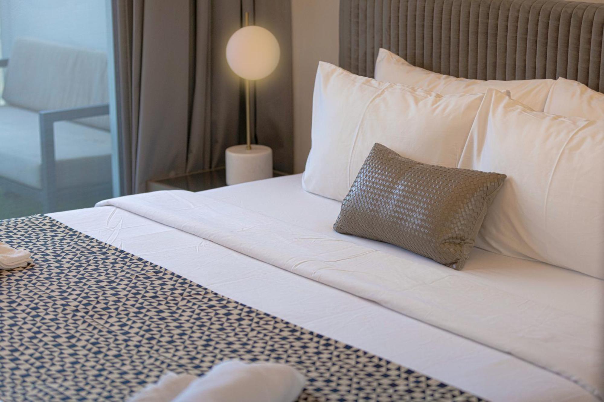 Upscale 2br In Lively Building * Dubai