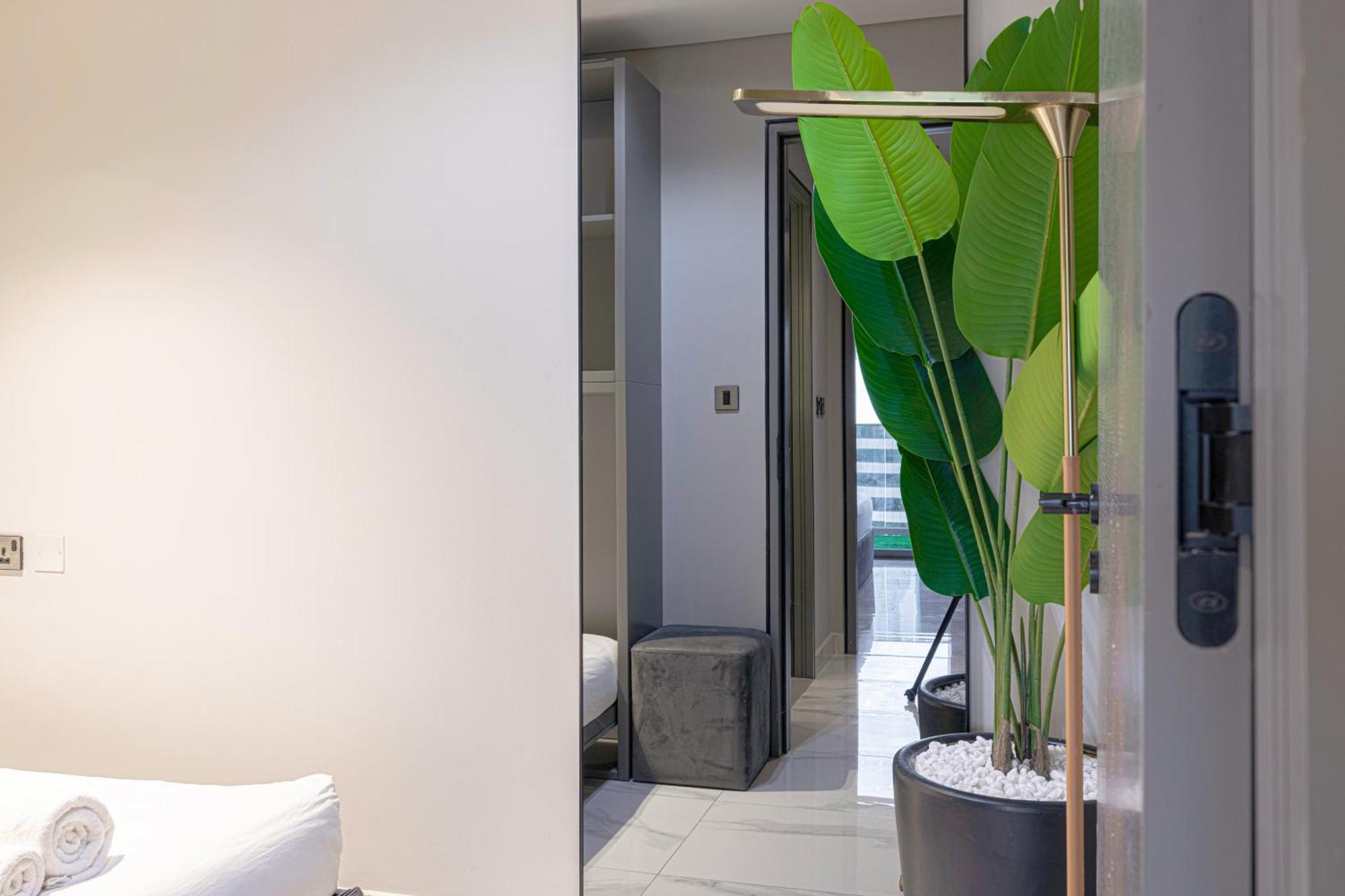 Upscale 2br In Lively Building Dubai