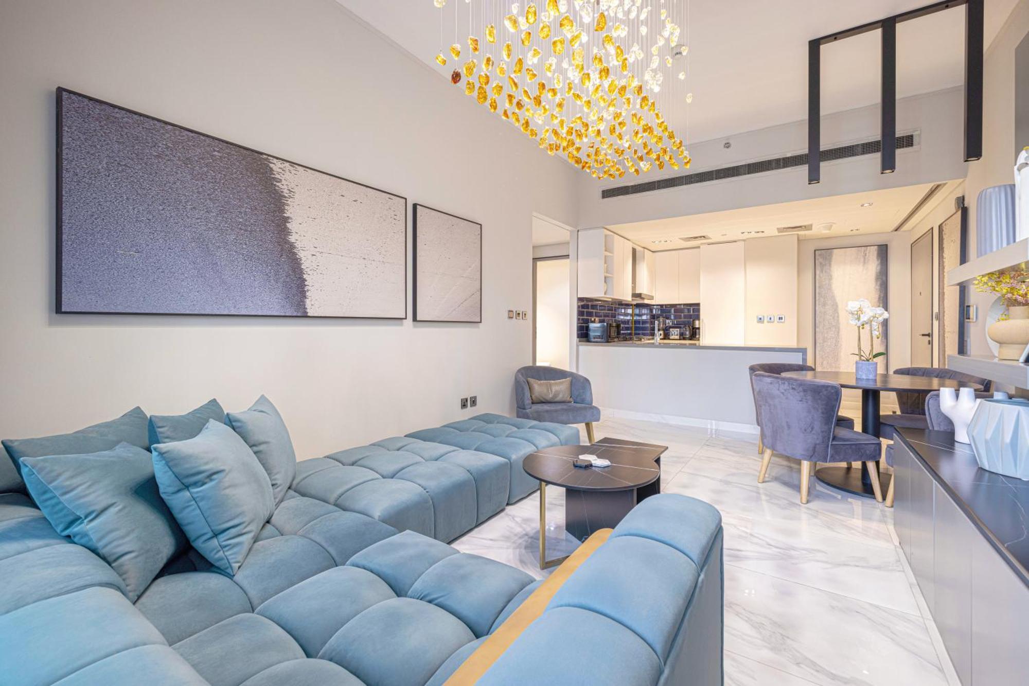 Apartment Upscale 2br In Lively Building *