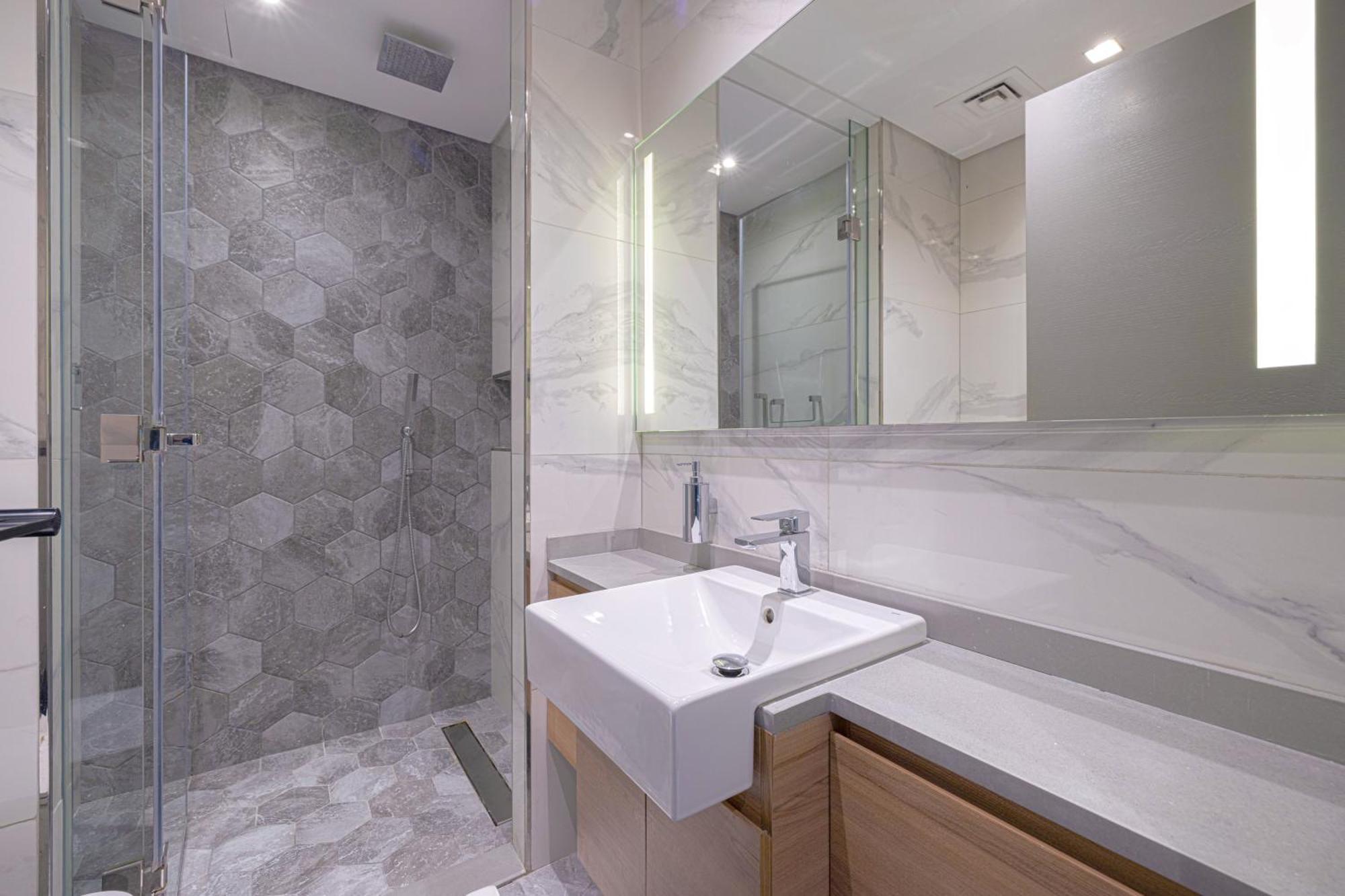 Upscale 2br In Lively Building * Dubai