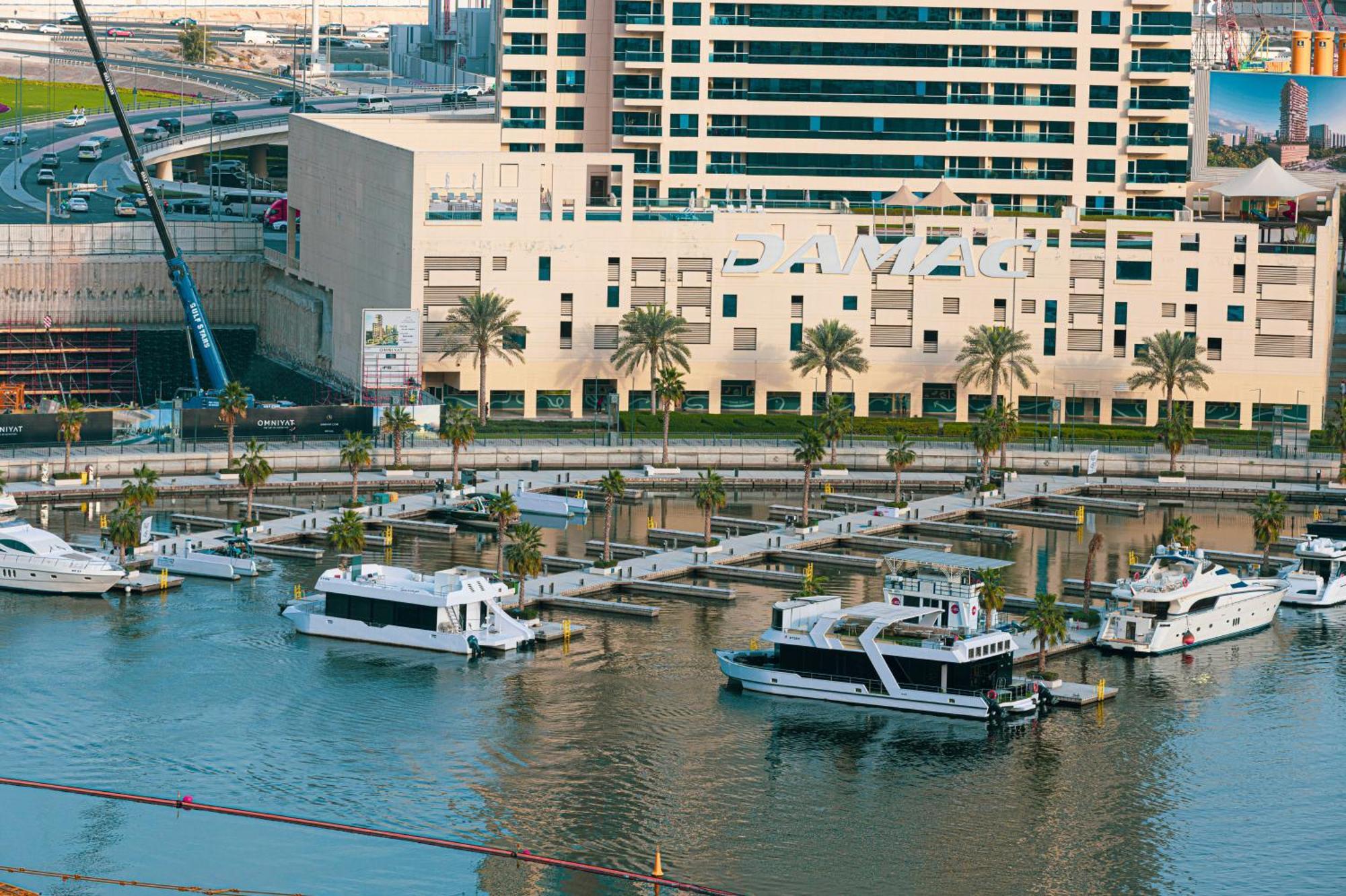 Apartment Upscale 2br In Lively Building Dubai