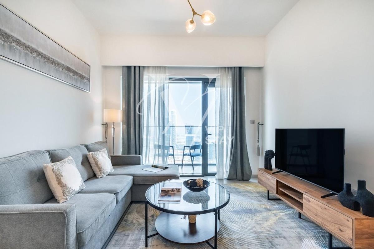 Burj Royale-modern 1bdr With Balcony In Downtown Apartment *