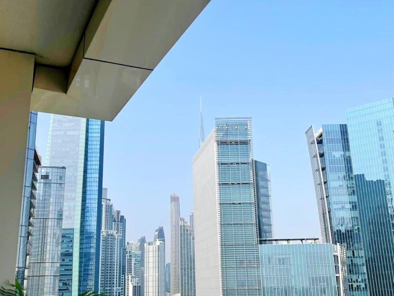 Zada Tower 1br With Business Bay Canal Part View By Vibel