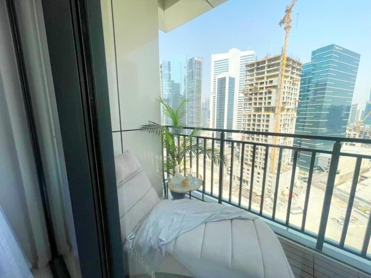 Zada Tower 1br With Business Bay Canal Part View By Vibel *