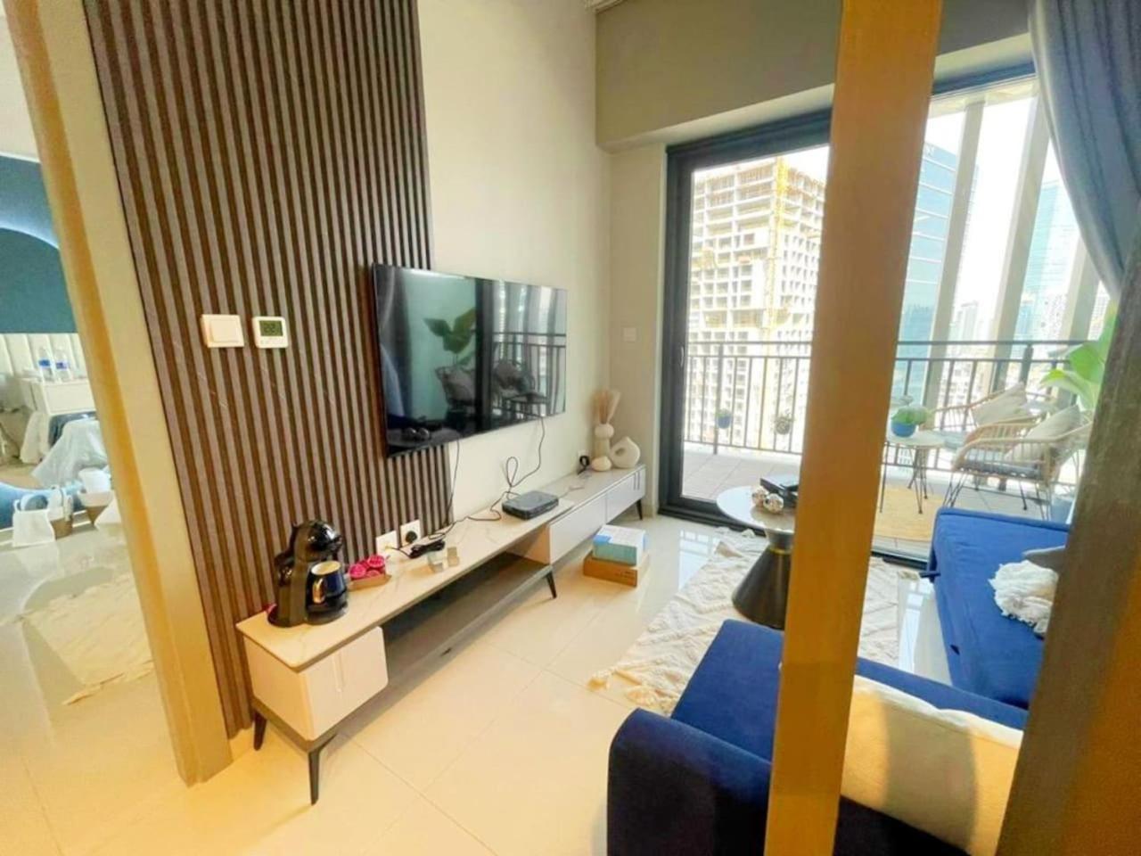 Apartment Zada Tower 1br With Business Bay Canal Part View By Vibel