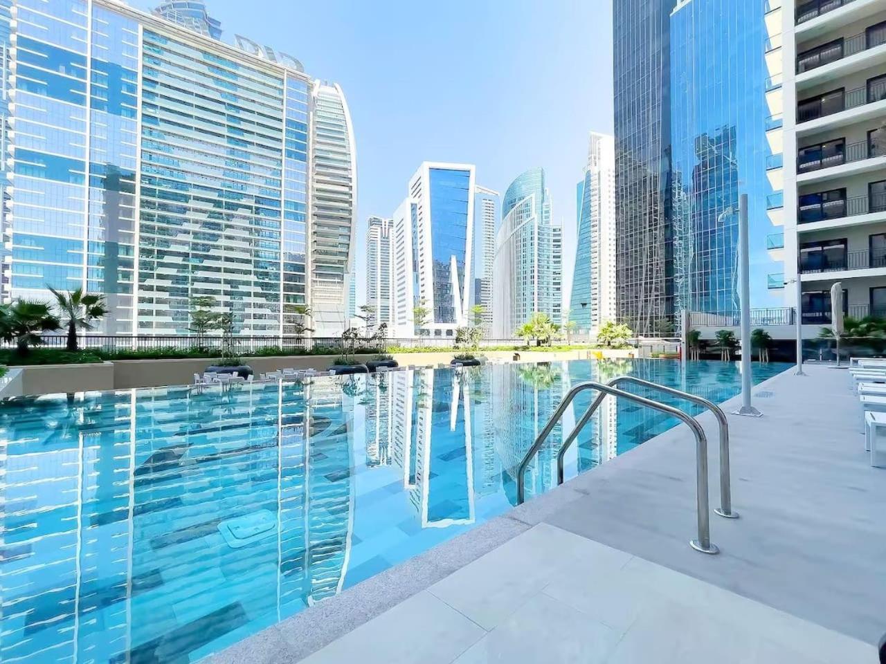 Apartment Zada Tower 1br With Business Bay Canal Part View By Vibel