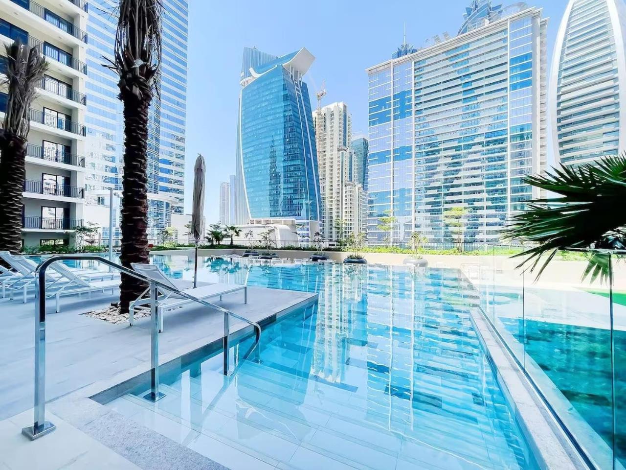 Zada Tower 1br With Business Bay Canal Part View By Vibel