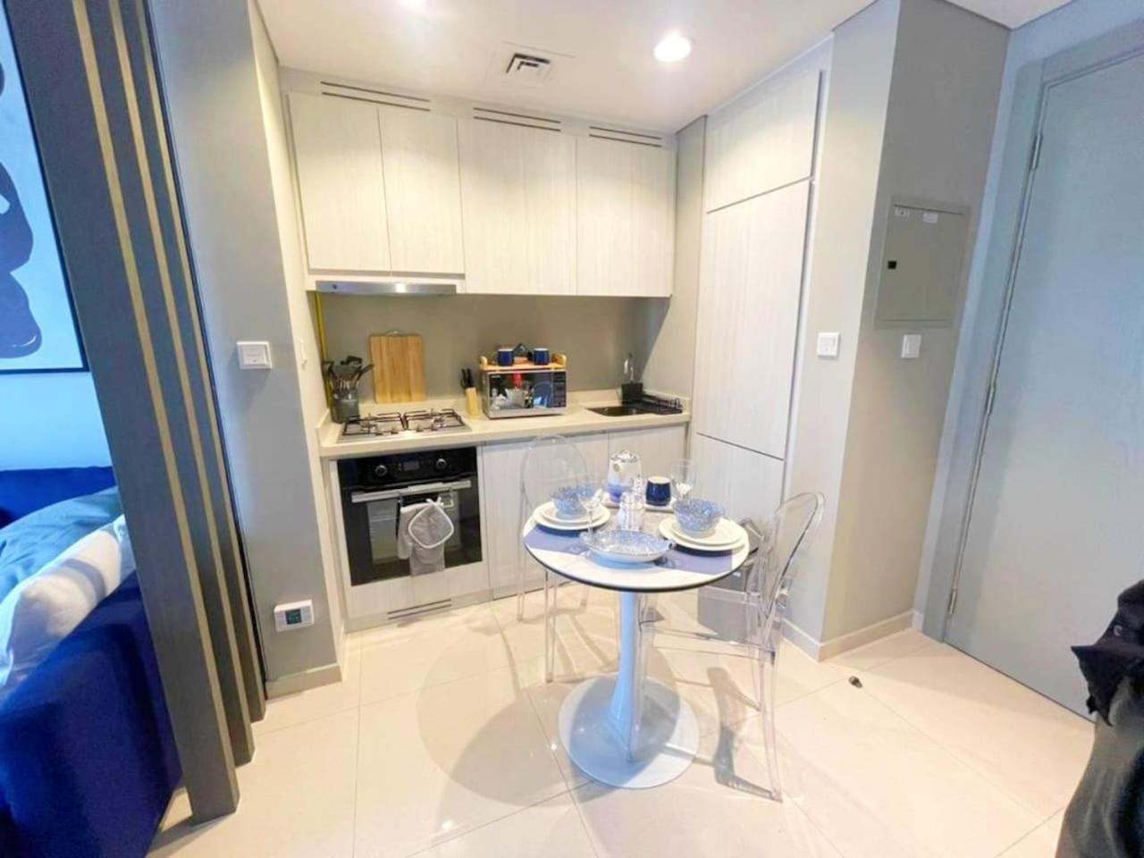 Zada Tower 1br With Business Bay Canal Part View By Vibel