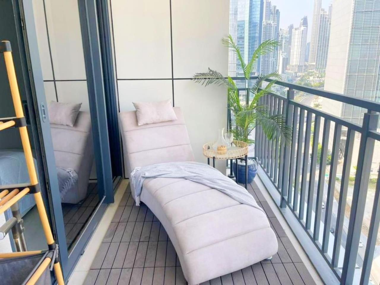 Zada Tower 1br With Business Bay Canal Part View By Vibel Apartment
