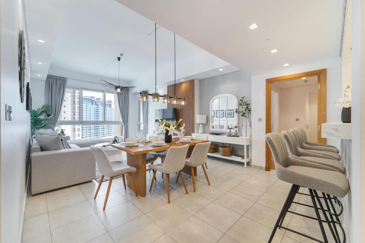 Stylish Relaxing 3-bedroom Perfect For Family In Palm Jumeirah Dubai