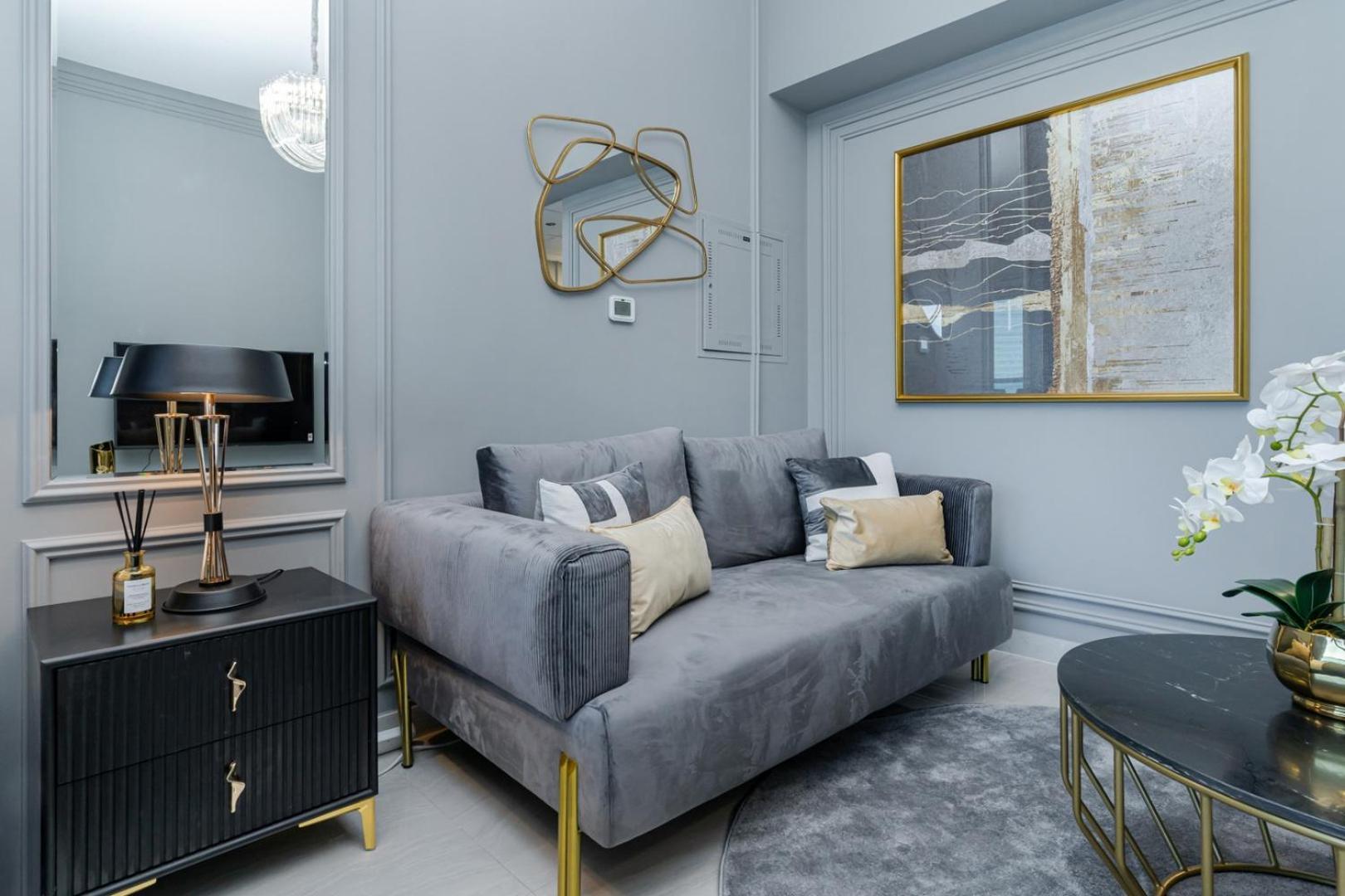 Modern Furnishing I Centre I Super Speed Wifi Apartment Dubai