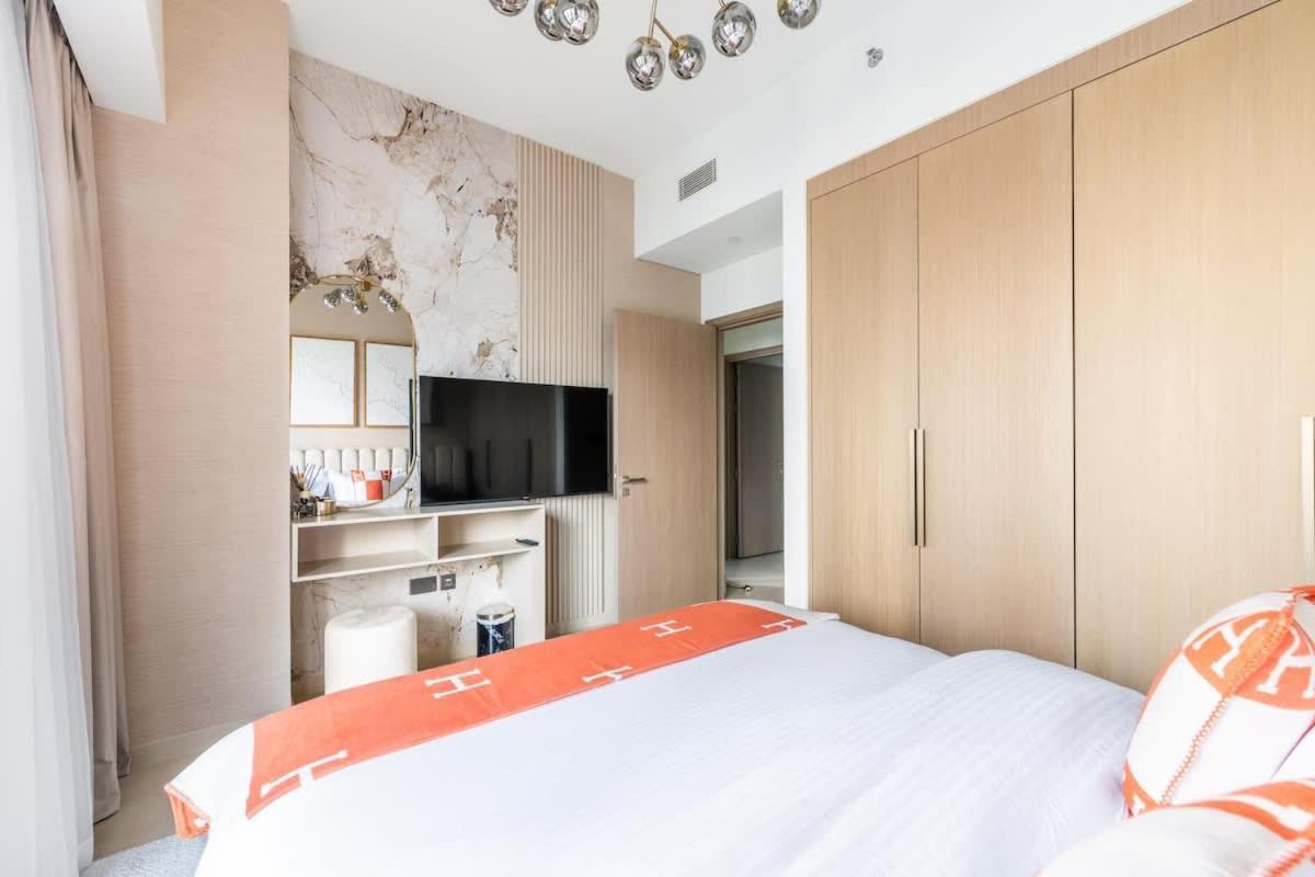 Luxury 4br With Hermes Touch & Burj Khalifa View * Dubai