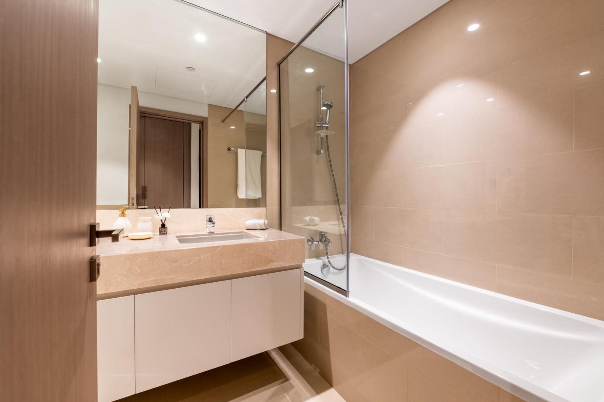 Luxury 4br With Hermes Touch & Burj Khalifa View Apartment Dubai