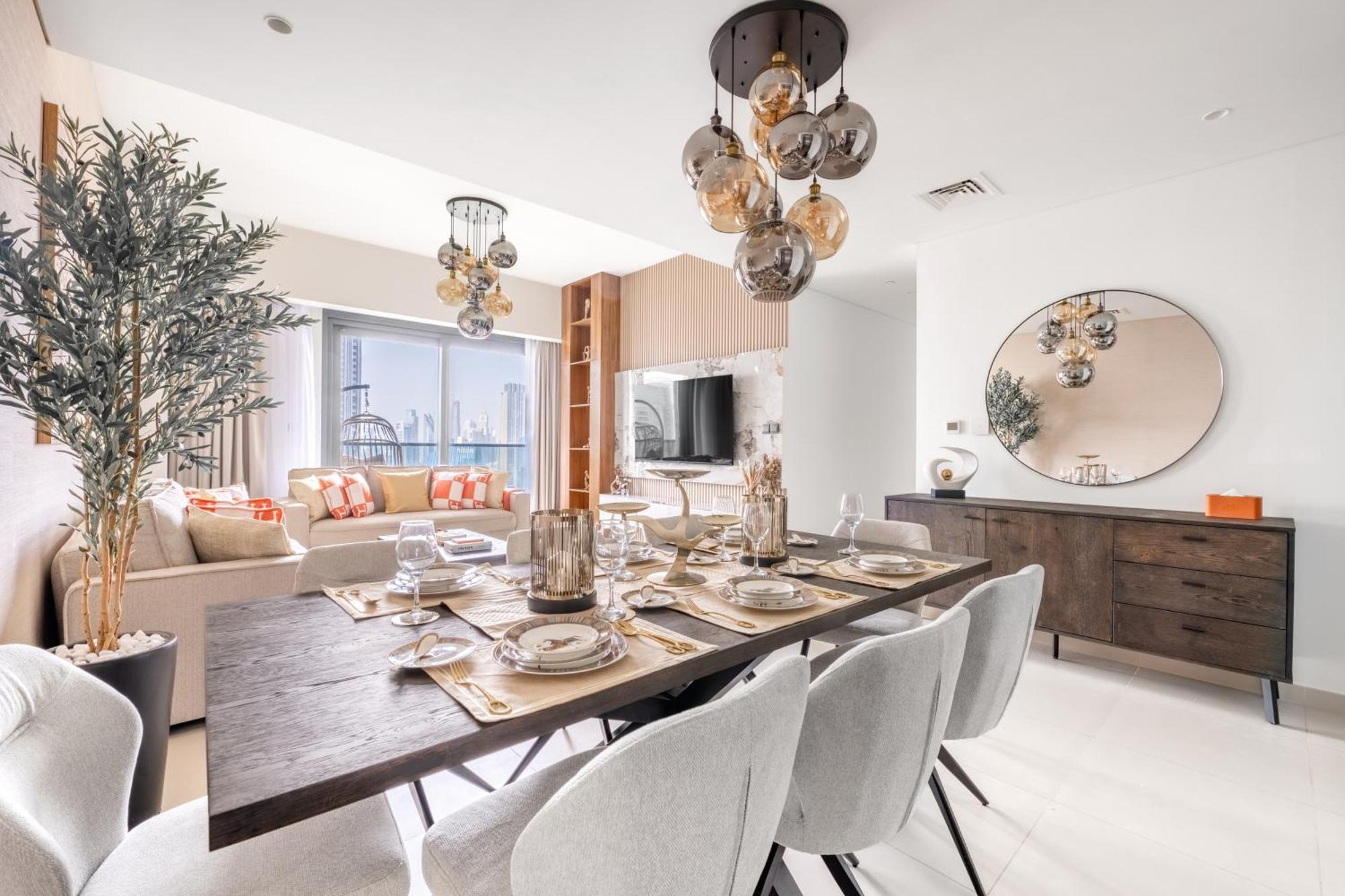 Luxury 4br With Hermes Touch & Burj Khalifa View Apartment *