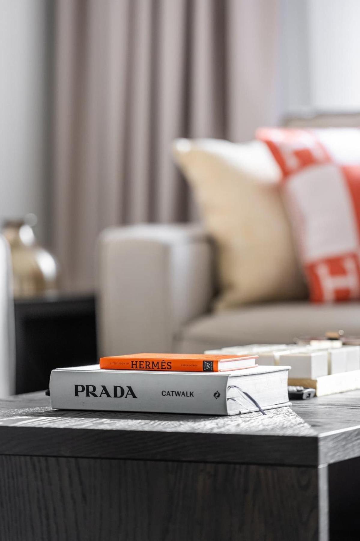 Luxury 4br With Hermes Touch & Burj Khalifa View Apartment
