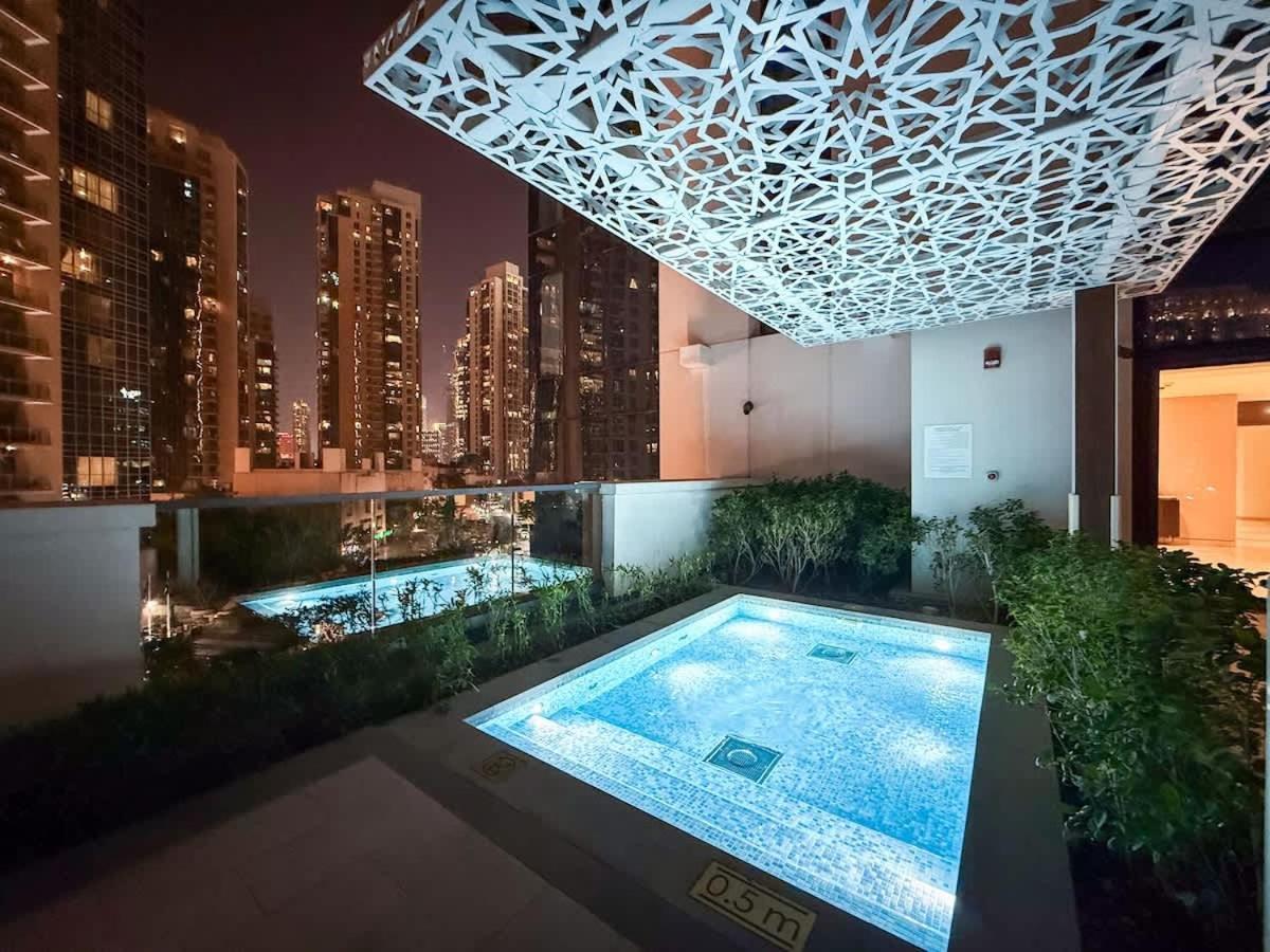 Luxury 4br With Hermes Touch & Burj Khalifa View Apartment *