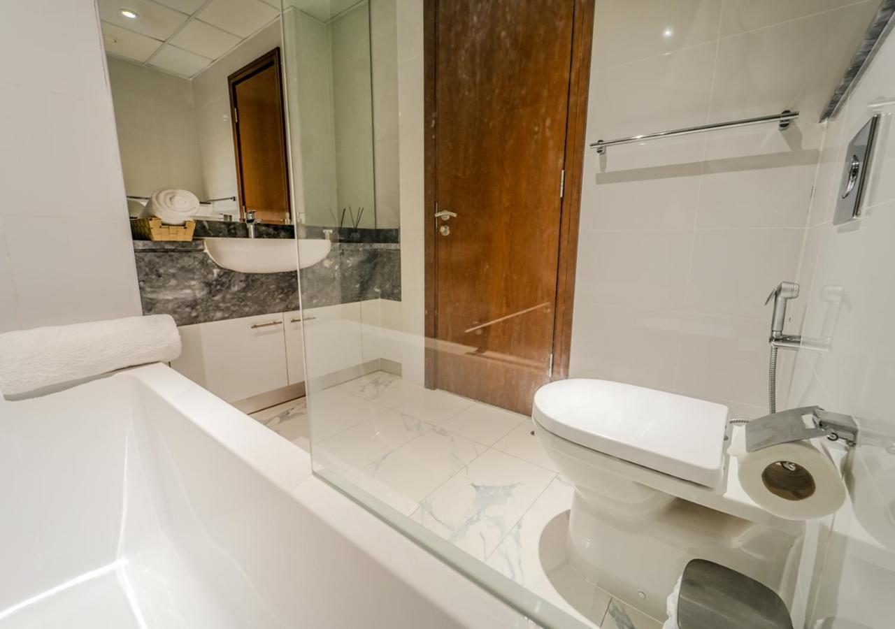 Spacious 1br In Habtoor With Canal Views & Close To Mall Apartment
