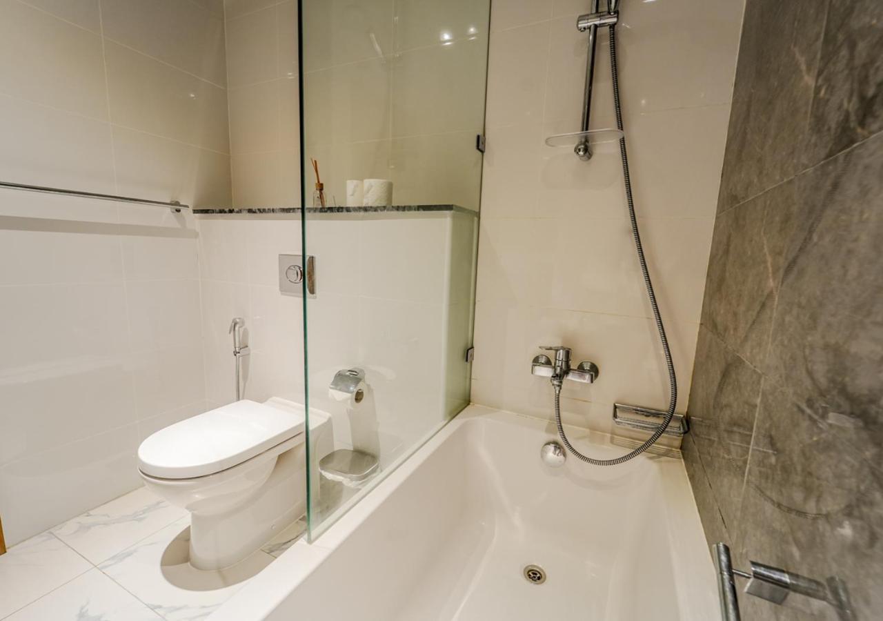 Spacious 1br In Habtoor With Canal Views & Close To Mall Apartment *