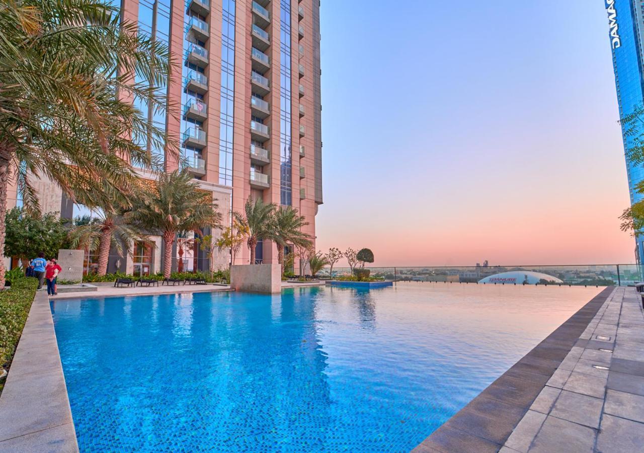 Apartment Spacious 1br In Habtoor With Canal Views & Close To Mall *